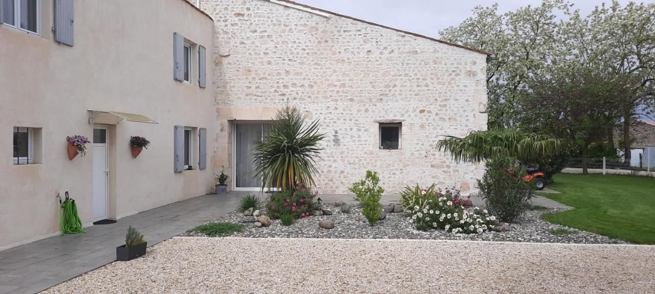 Gite 4 Personnes Avec Piscine Entre Saintes Et Royan Balanzac Εξωτερικό φωτογραφία